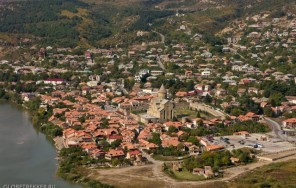 Путешествие через тысячелетия: От императорского курорта Боржоми до мегалитических памятников